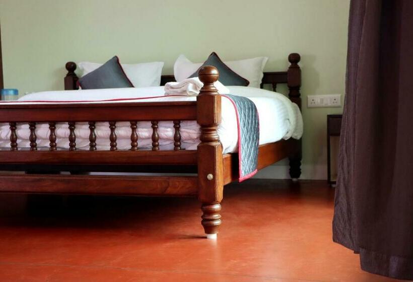 اتاق استاندارد با چشم‌انداز استخر, Auro Sunrise Resort Auroville