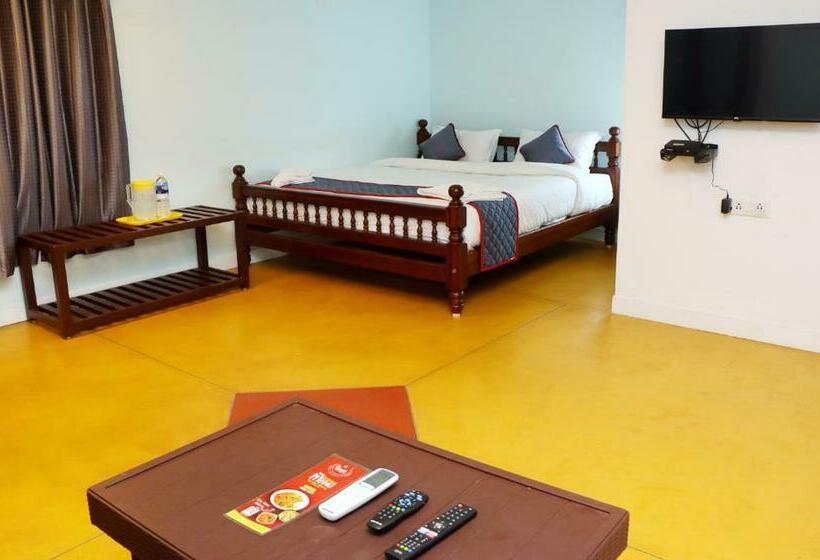 חדר סטנדרט נוף לבריכה, Auro Sunrise Resort Auroville