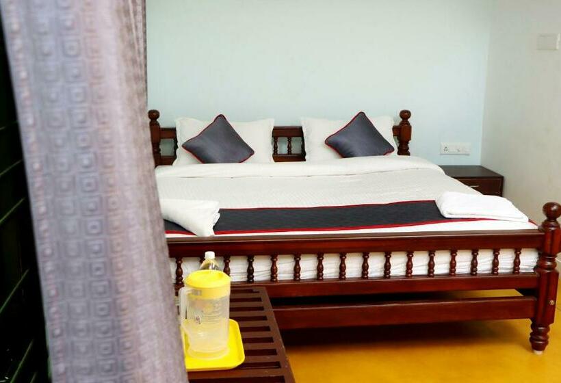 חדר סטנדרט נוף לבריכה, Auro Sunrise Resort Auroville