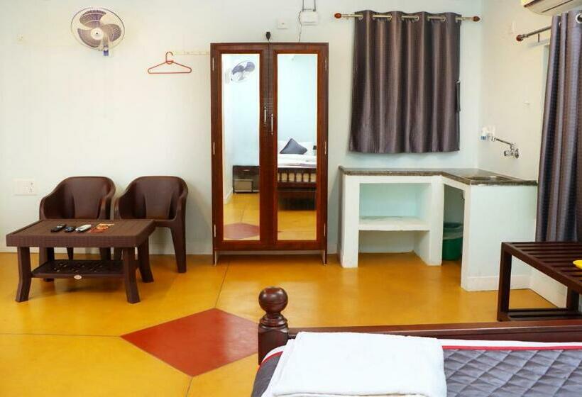 חדר סטנדרט נוף לבריכה, Auro Sunrise Resort Auroville