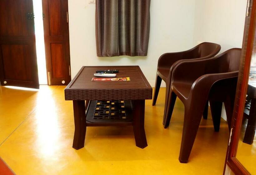 חדר סטנדרט נוף לבריכה, Auro Sunrise Resort Auroville