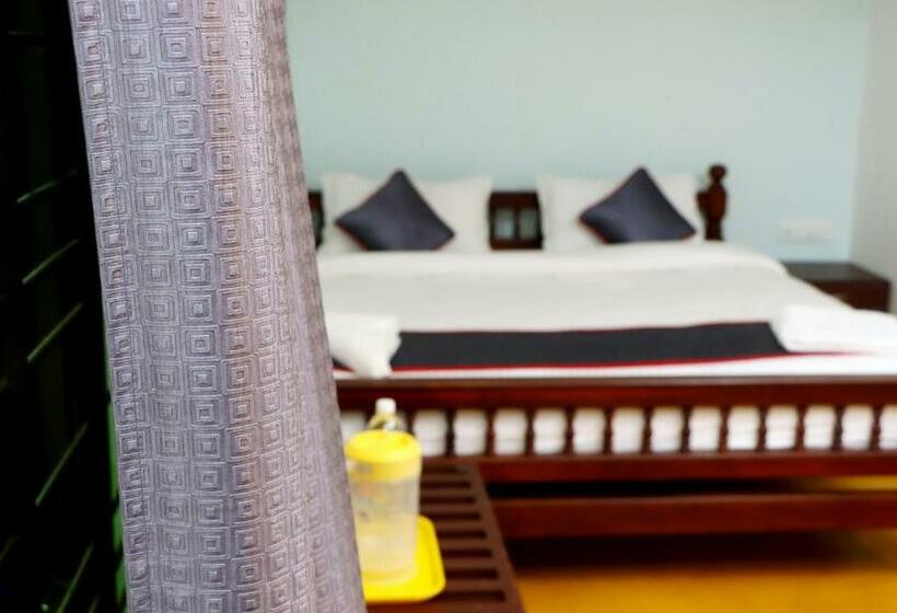 חדר סטנדרט נוף לבריכה, Auro Sunrise Resort Auroville