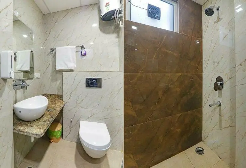 デラックスルーム, Fabhotel The Comfort