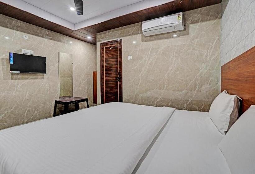 غرفة كلاسيكية ثلاثية, O Maharoopa Palace