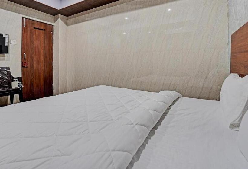 غرفة كلاسيكية ثلاثية, O Maharoopa Palace