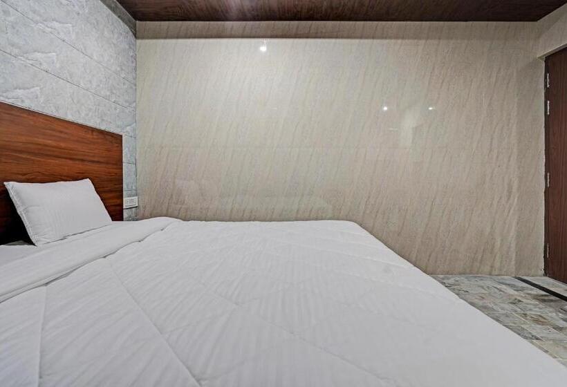 غرفة كلاسيكية ثلاثية, O Maharoopa Palace