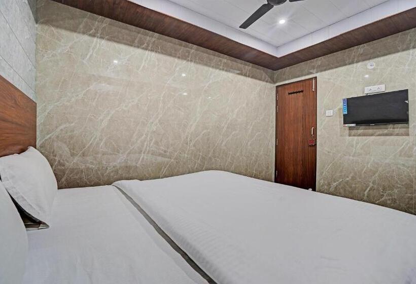 غرفة كلاسيكية ثلاثية, O Maharoopa Palace