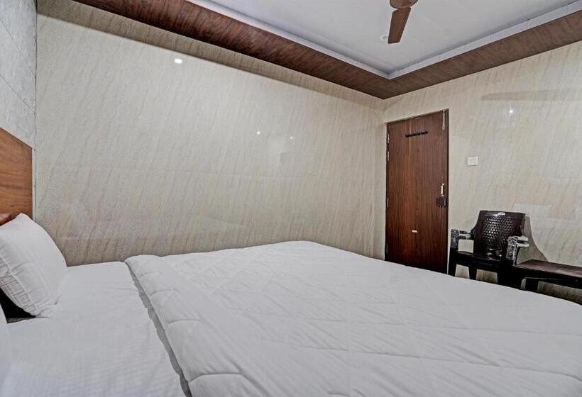 غرفة كلاسيكية ثلاثية, O Maharoopa Palace