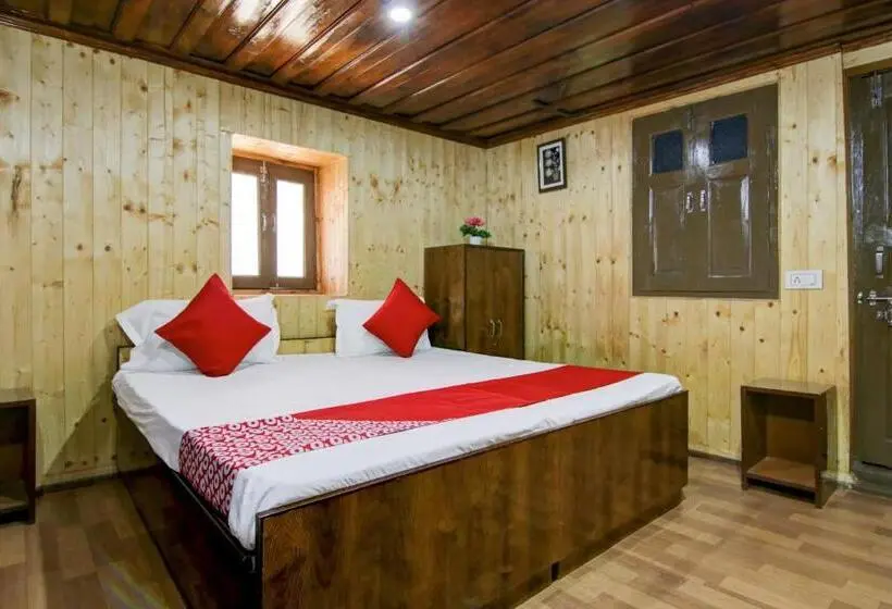 Classic Kolmen Hengen Huone, Oyo Flagship 80716  Hill Top