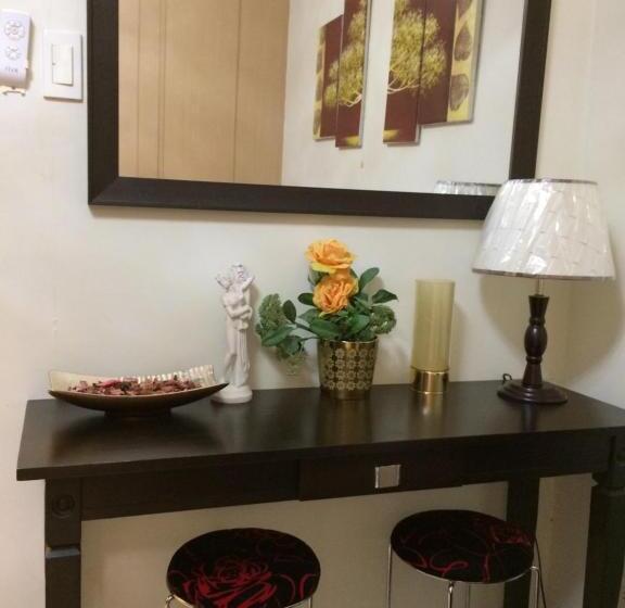 اتاق خانوادگی, R&b Suites Tagaytay