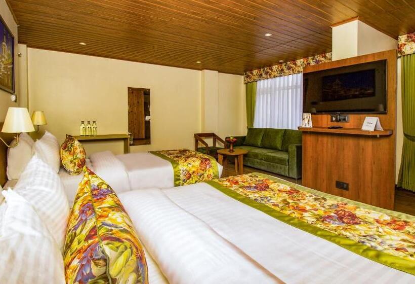 اتاق لوکس سه تخته, Mount Lungta Boutique Hotel & Spa