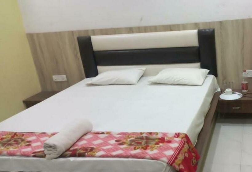 Номер Economy, Staymaker Hotel Raj Banquet