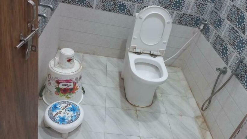 Номер Economy, Staymaker Hotel Raj Banquet