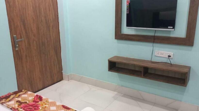 Номер Economy, Staymaker Hotel Raj Banquet