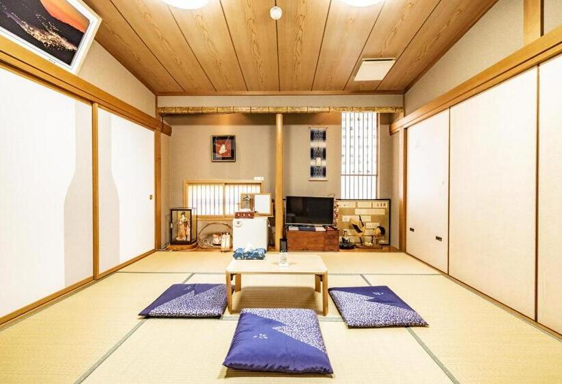 חדר סטנדרט, Bandai