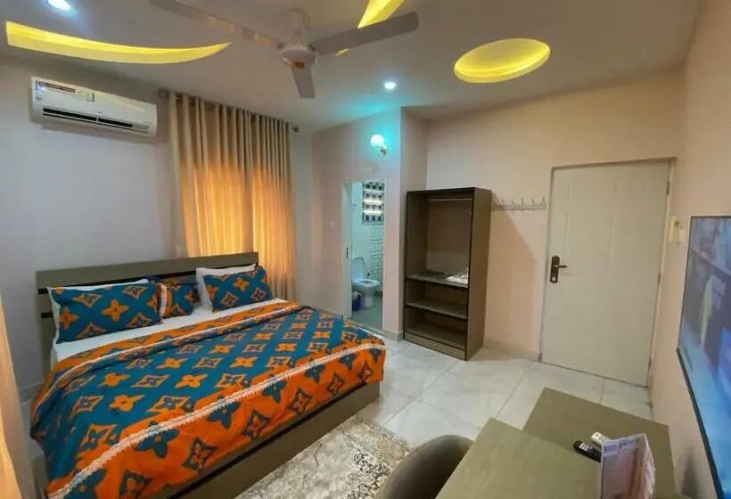 سوییت, C7 Hazelwood Residence & Suites