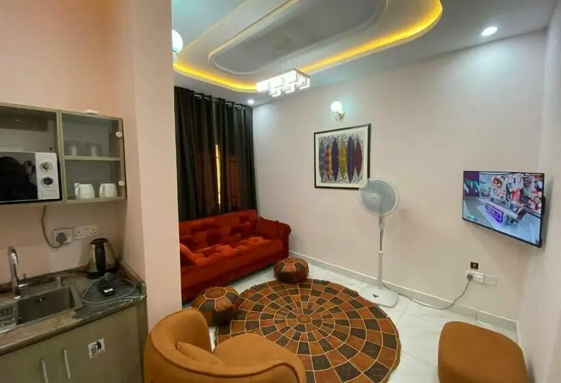 سوییت, C7 Hazelwood Residence & Suites