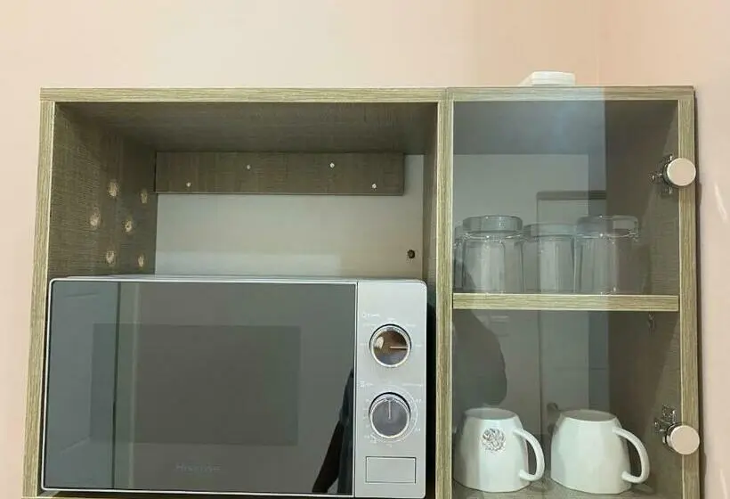 سوییت, C7 Hazelwood Residence & Suites