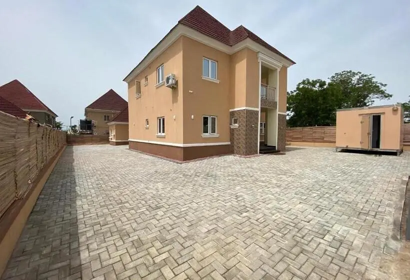 اتاق لوکس با بالکن, C7 Hazelwood Residence & Suites