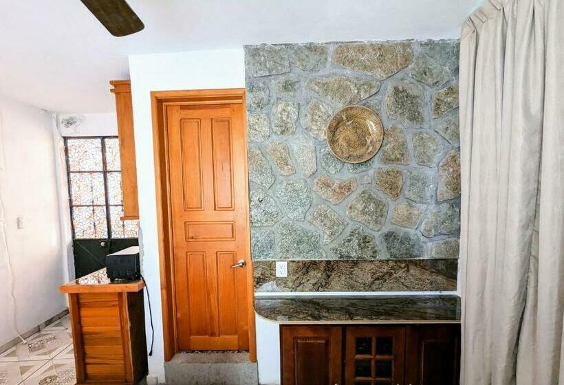 חדר דלוקס, La Adornada