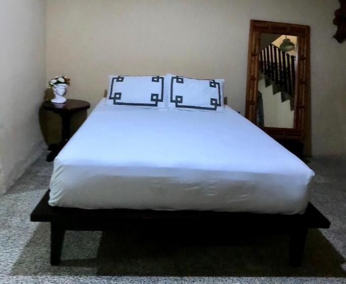 חדר דופלקס, La Adornada