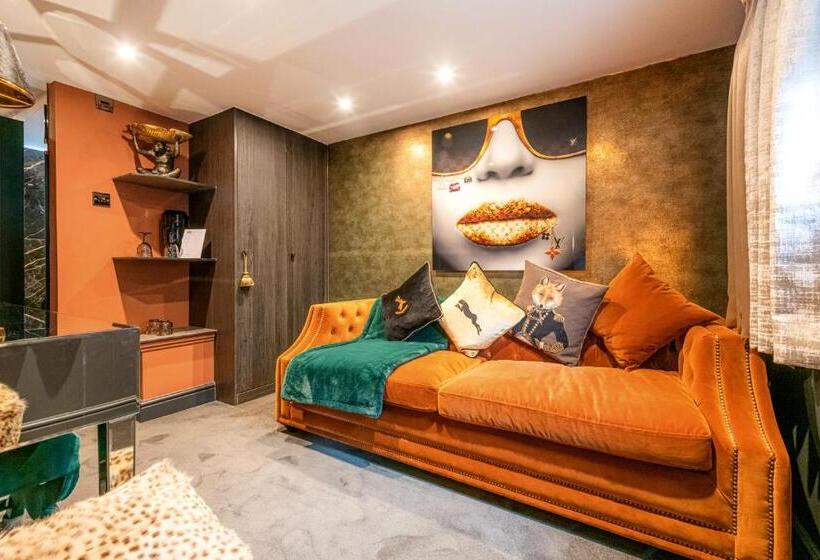 豪华套房, Funky Monk