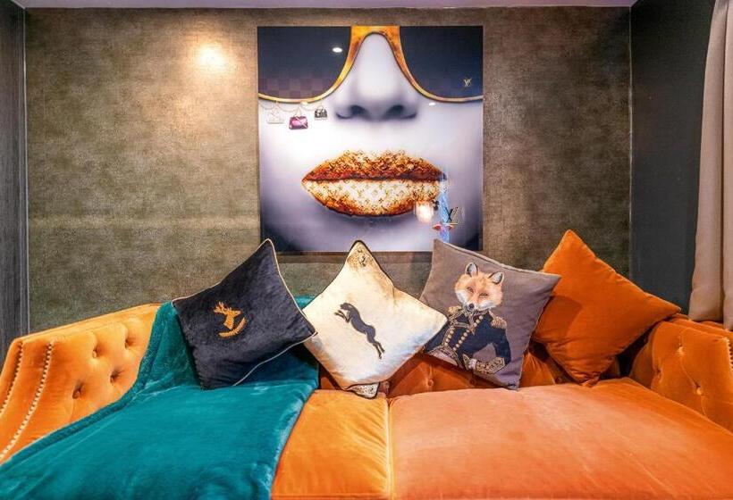 豪华套房, Funky Monk