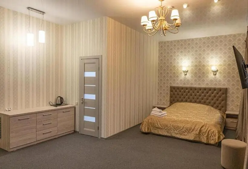 Standard Neljän Hengen Huone, готель Otelnov