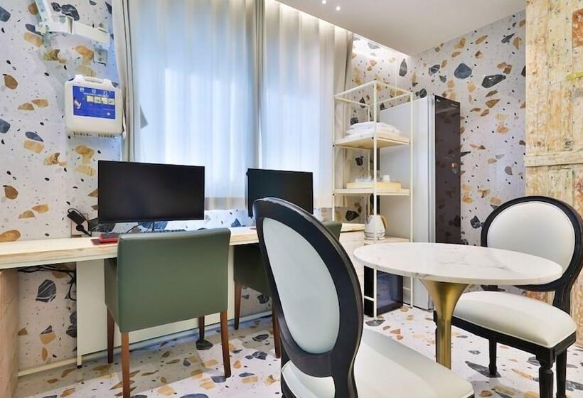 Люкс, Daegu February Hotel Lions Park