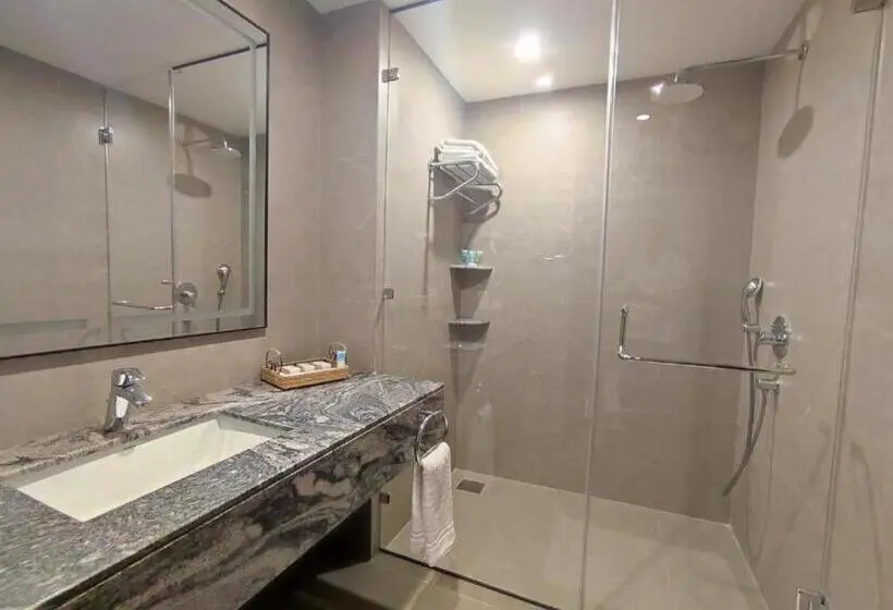 اتاق لوکس با چشم‌انداز, Ramada By Wyndham Murree Lower Topa Resort