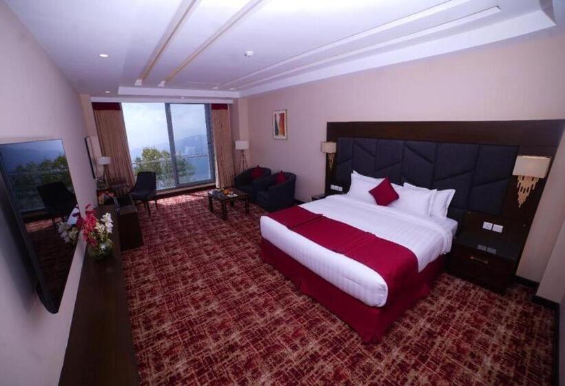 اتاق لوکس با چشم‌انداز, Ramada By Wyndham Murree Lower Topa Resort