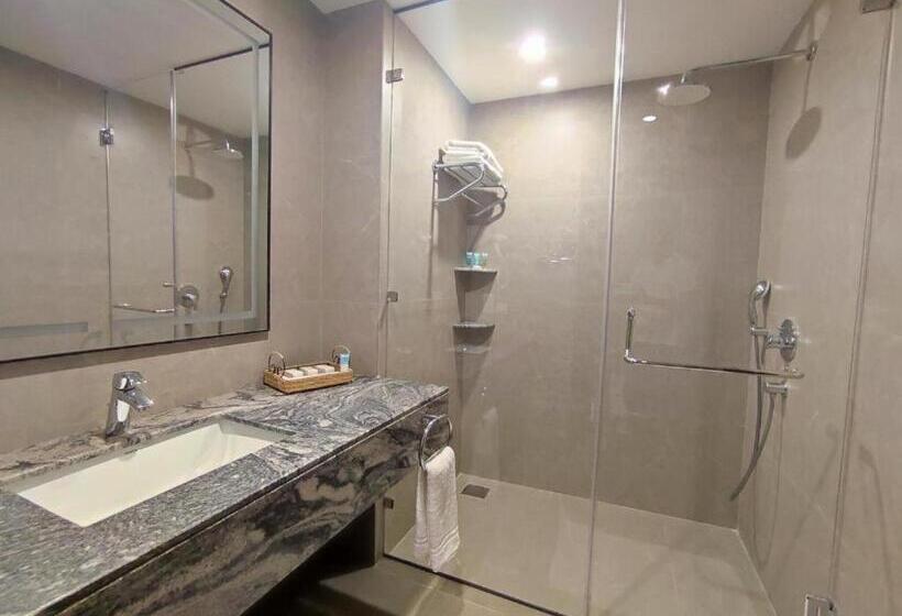 اتاق اجرایی با مشاهده, Ramada By Wyndham Murree Lower Topa Resort