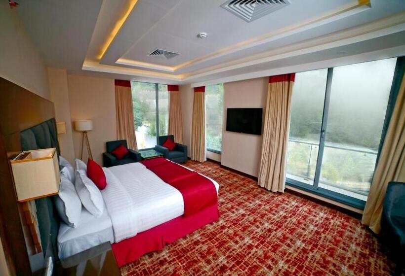 سوییت, Ramada By Wyndham Murree Lower Topa Resort