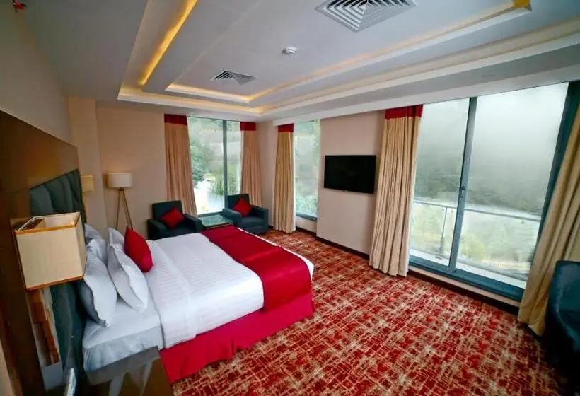 سوییت, Ramada By Wyndham Murree Lower Topa Resort