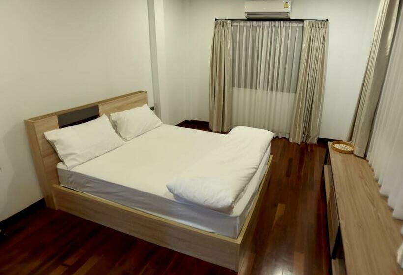 经济房, Tartar & Nay Hostel