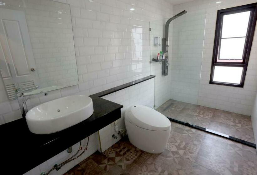 经济房, Tartar & Nay Hostel