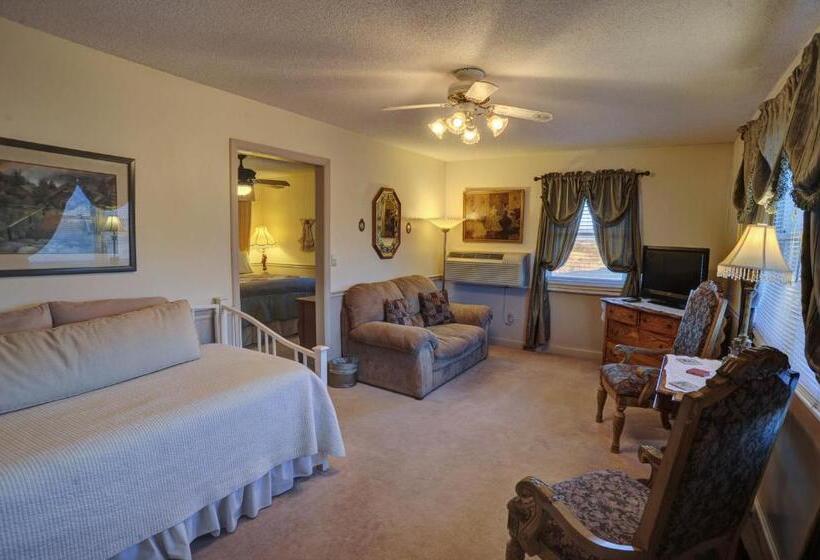 Deluxe Suite King Bed, Blue Mountain Mist Country Inn