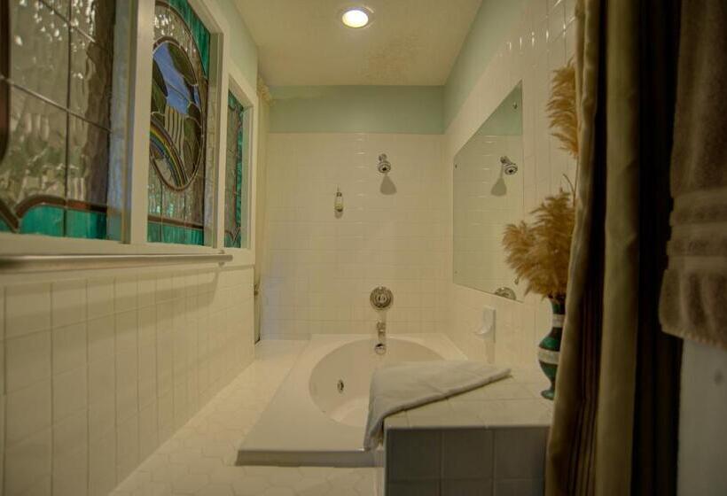 اتاق لوکس با بالکن, Blue Mountain Mist Country Inn