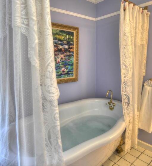 اتاق استاندارد با وان آب گرم, Blue Mountain Mist Country Inn