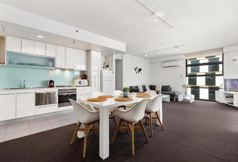2 Bedroom Apartment with Views, Docklands Private Collection   City Harbour Apartments