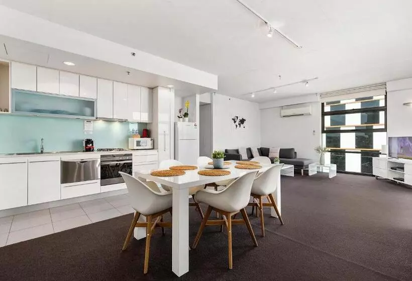 2 Bedroom Apartment with Views, Docklands Private Collection   City Harbour Apartments