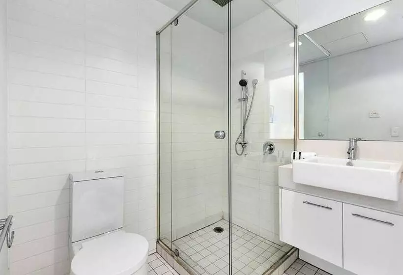 2 Bedroom Apartment with Views, Docklands Private Collection   City Harbour Apartments
