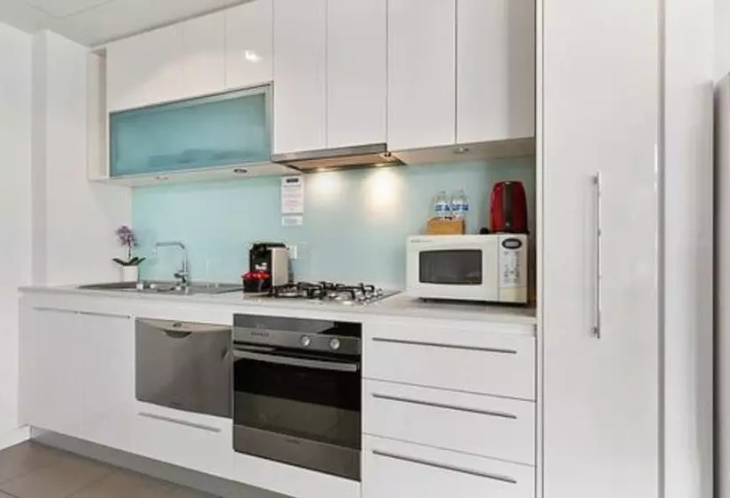 2 Bedroom Apartment with Views, Docklands Private Collection   City Harbour Apartments