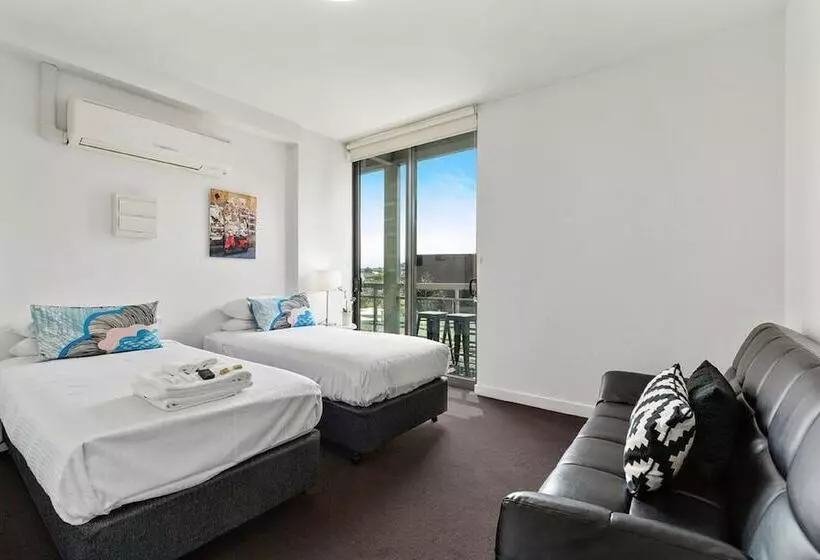 2 Bedroom Apartment with Views, Docklands Private Collection   City Harbour Apartments