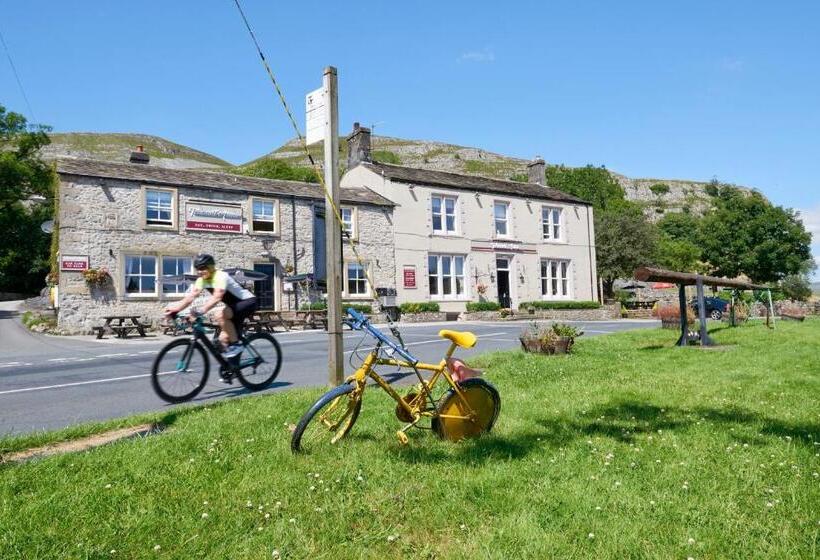 패밀리 룸, Tennant Arms