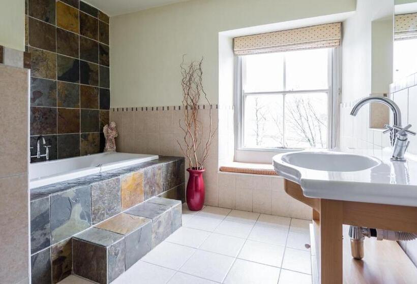 디럭스 룸, Tennant Arms