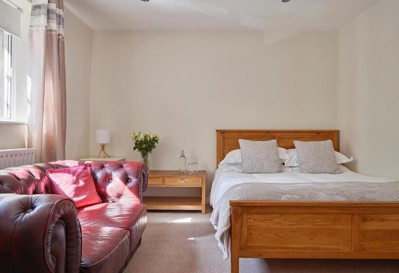 스탠다드 룸, Tennant Arms