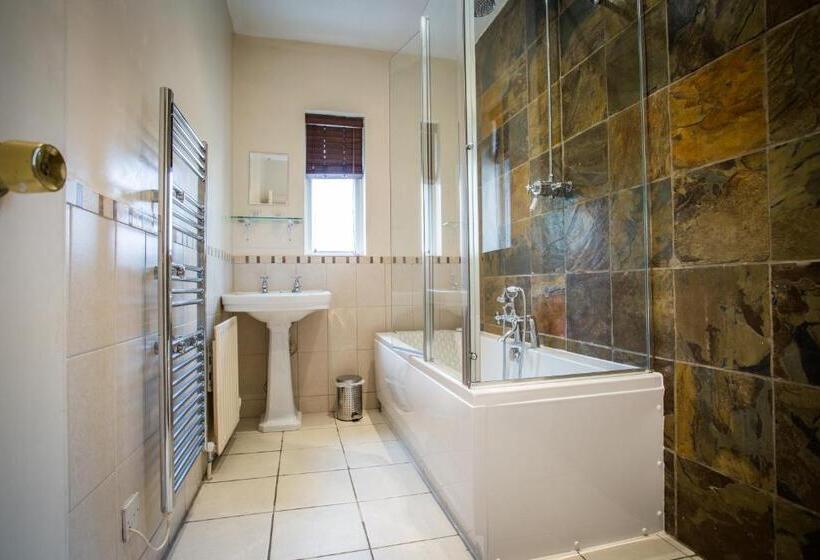 스탠다드 룸, Tennant Arms