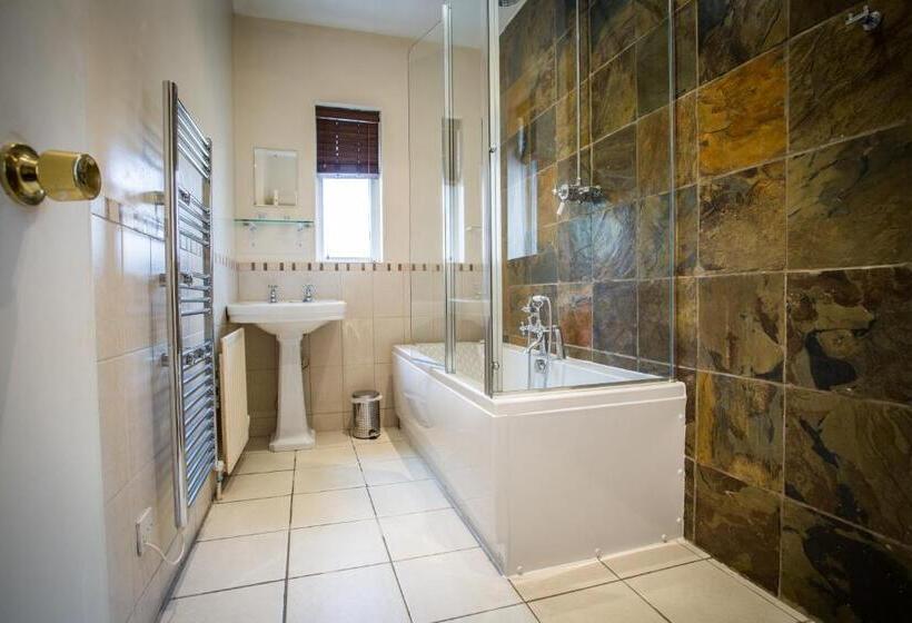 스탠다드 룸, Tennant Arms