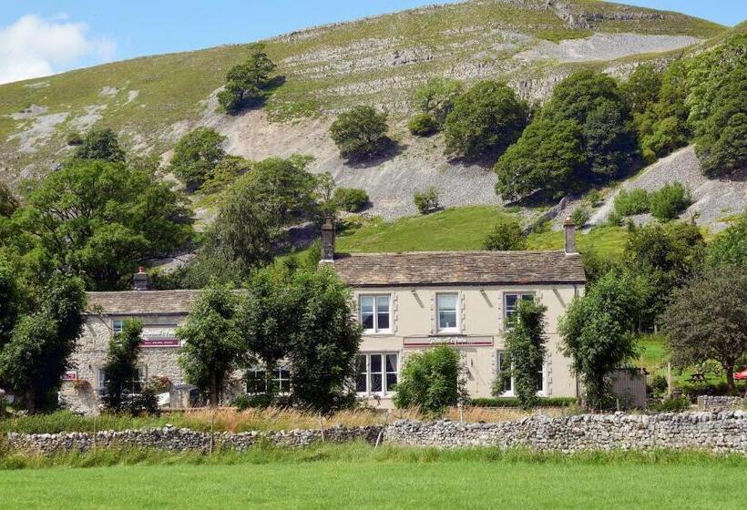 패밀리 룸, Tennant Arms